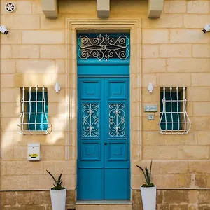 https://ta-gilard-traditional-town-house.hotelssaintjulians.com