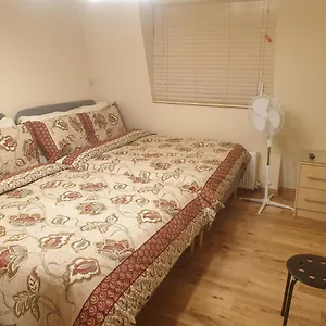  Apartment London Luxury 3 Bedroom 2 Bathrooms Flat 1 Min To Redbridge Station Free Parking & Wifi