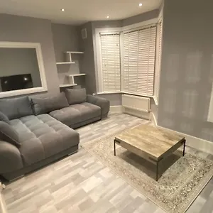 https://snug-1-bedroom-london-flat.cambridgehotelsuk.com
